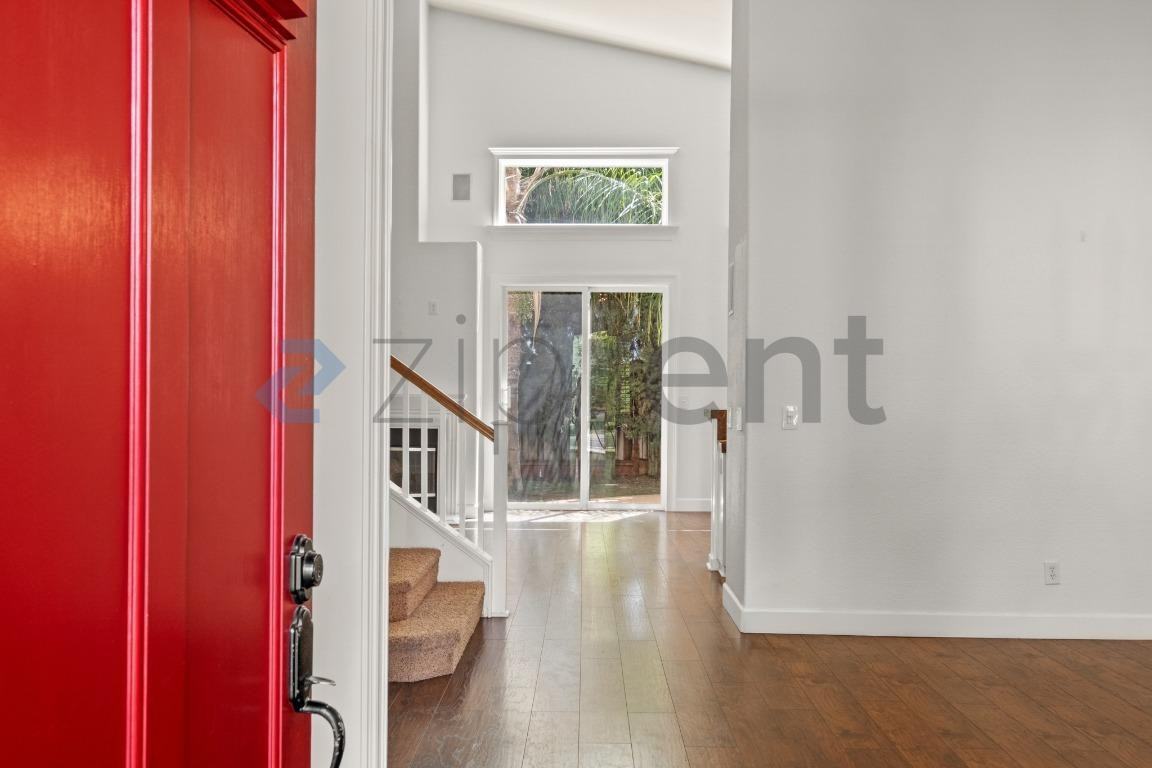 338 Roundhill Dr - Photo 6 of 39