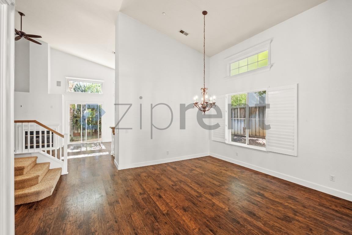 338 Roundhill Dr - Photo 7 of 39