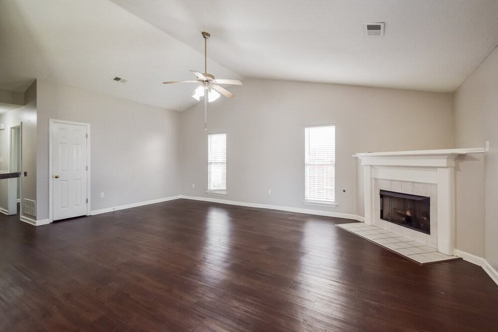 1708 Cherry Creek Dr - Photo 4 of 16
