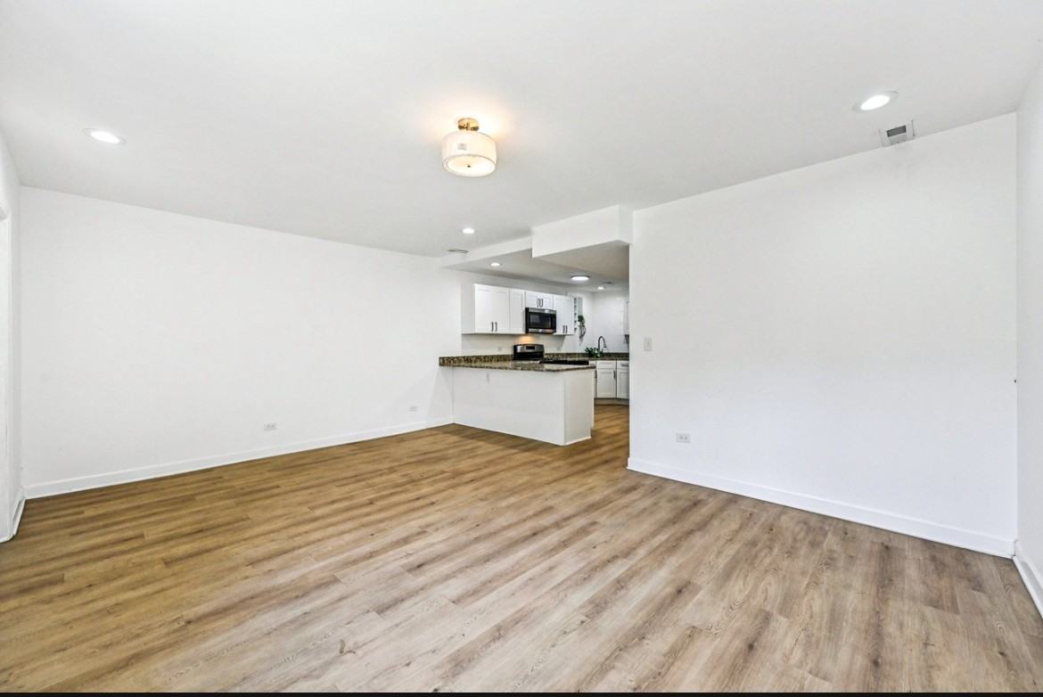 4042 W Adams St #1 - Photo 2 of 12