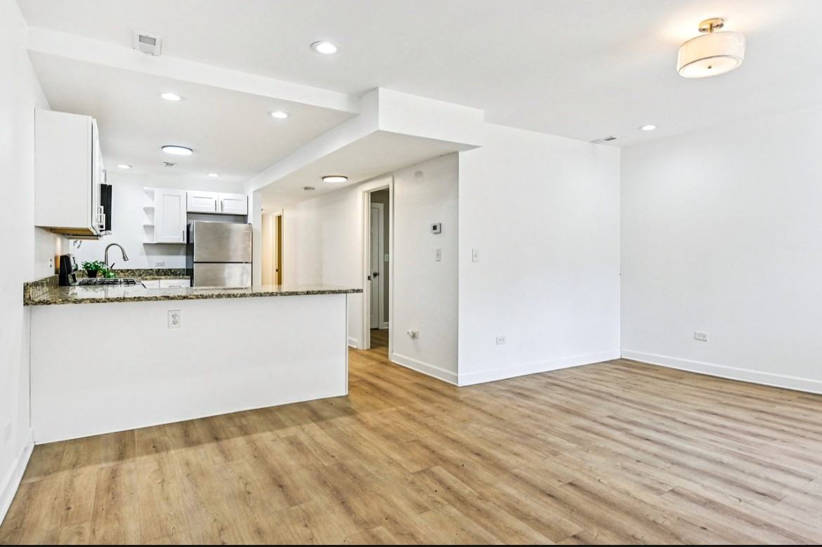 4042 W Adams St #1 - Photo 6 of 12