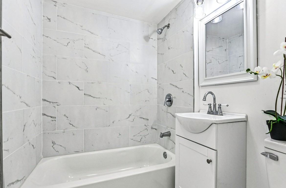 4042 W Adams St #1 - Photo 7 of 12