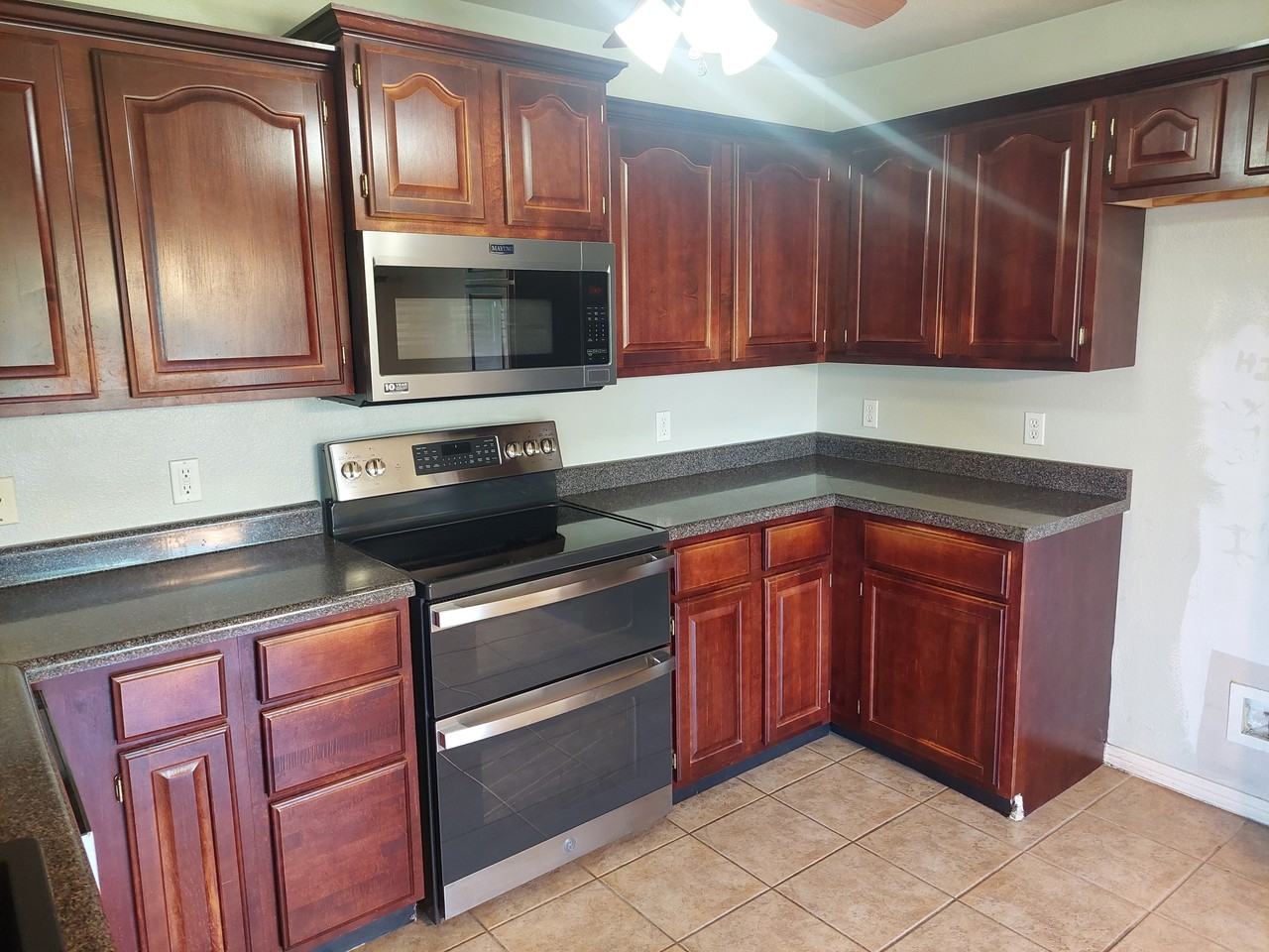 1393 Hutchinson St #NA - Photo 6 of 12