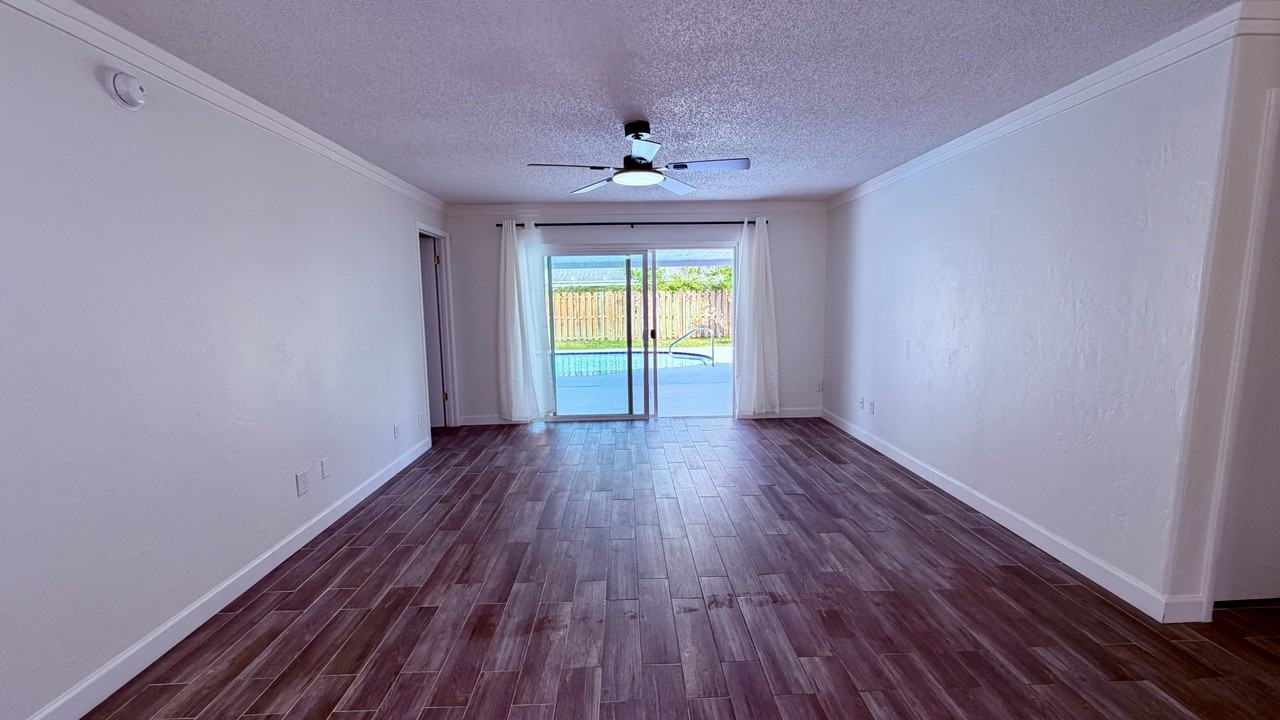 102 Camino Cir #NA - Photo 5 of 17