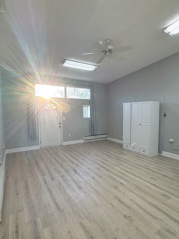 322 Main St #1R - Photo 3 of 12