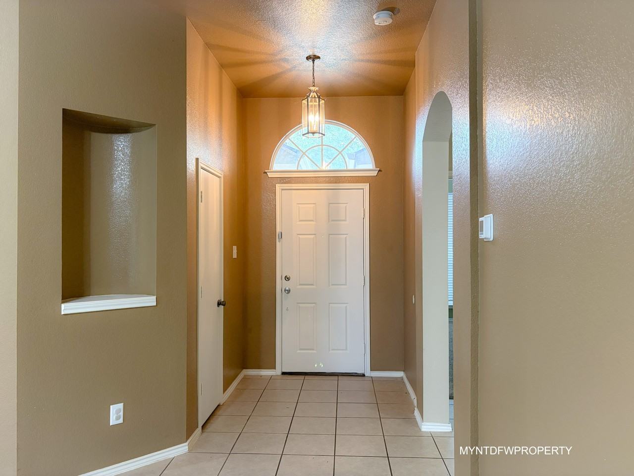 1005 Castle Top Dr #NA - Photo 2 of 24