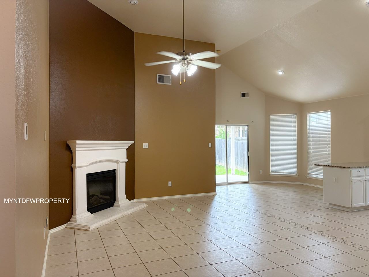 1005 Castle Top Dr #NA - Photo 3 of 24
