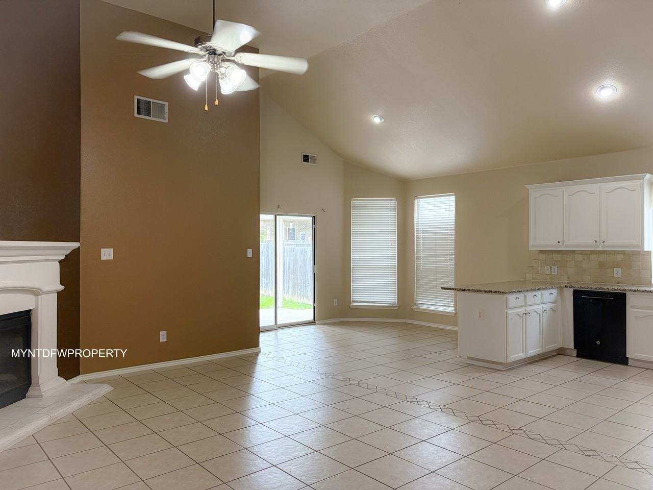 1005 Castle Top Dr #NA - Photo 4 of 24