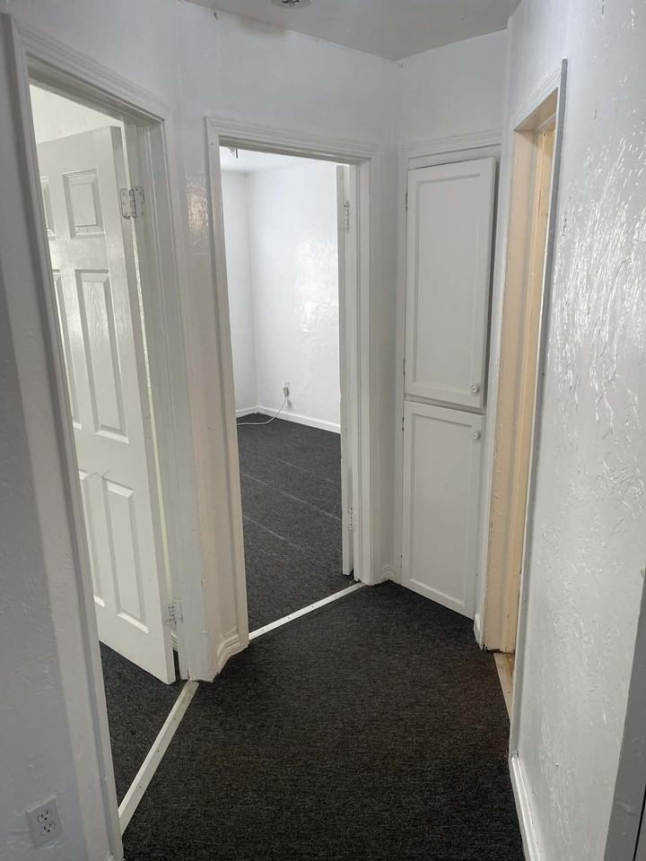 3430 Sw 29th Pl #3430 - Photo 4 of 9