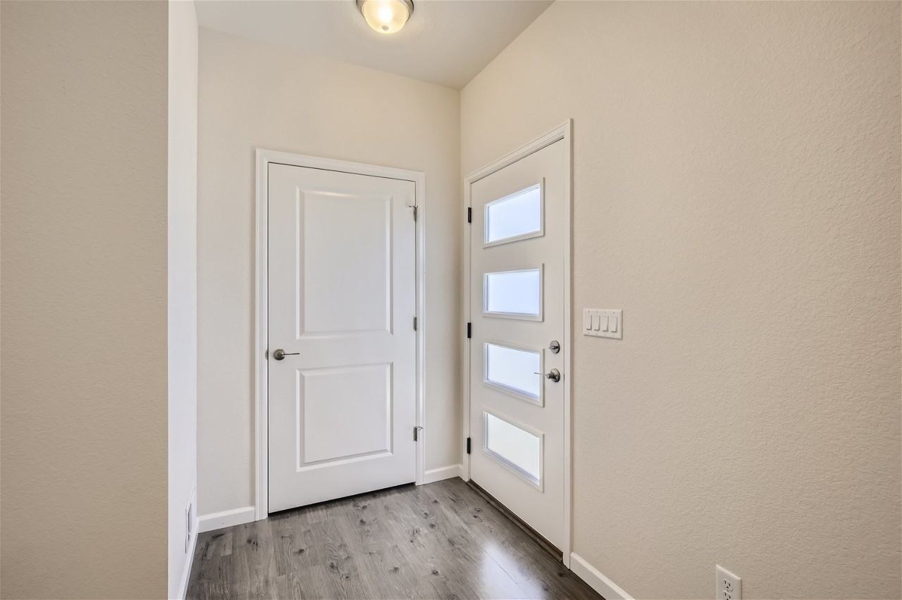 679 Stonebridge Dr - Photo 4 of 29