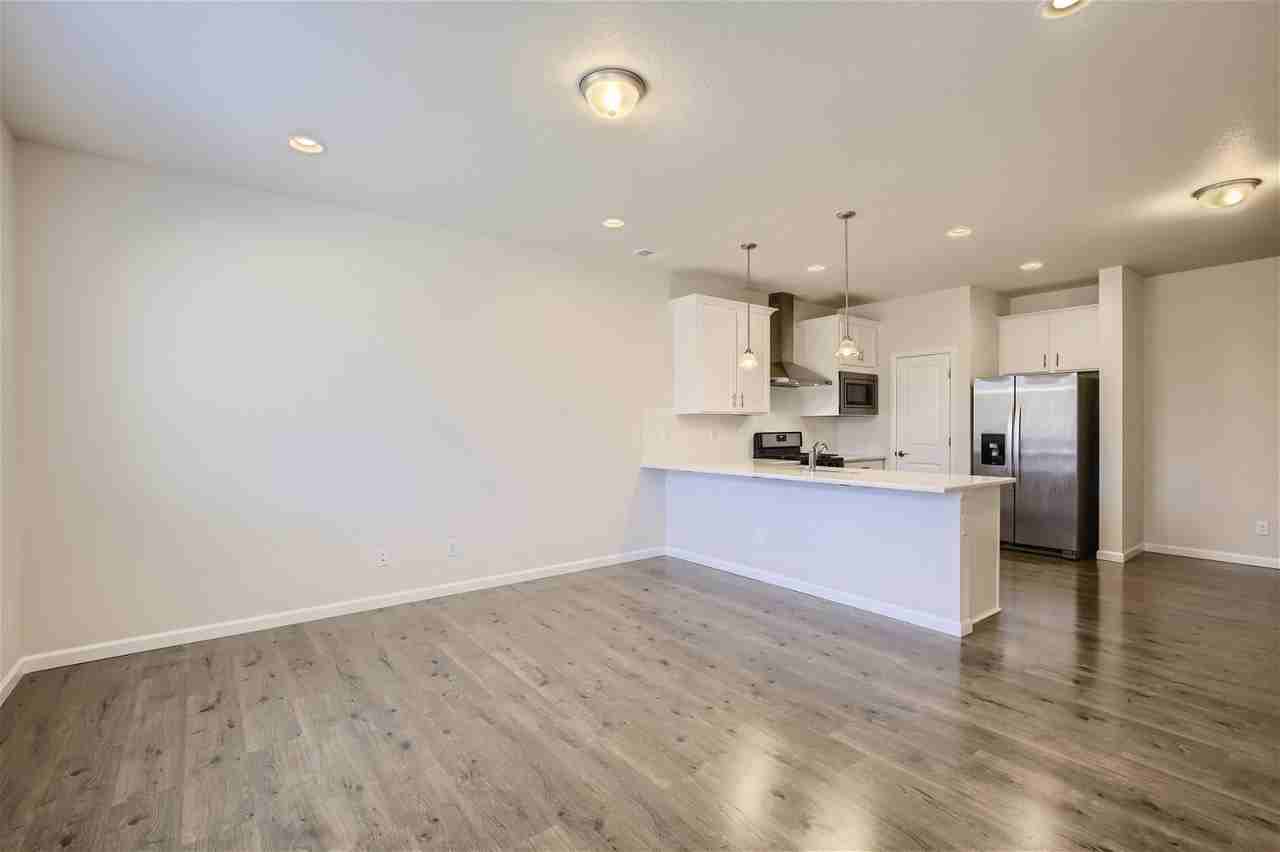 679 Stonebridge Dr - Photo 5 of 29