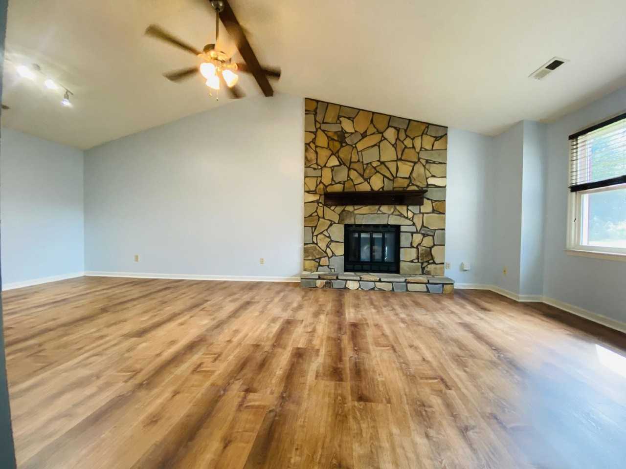 212 S Elton Cir - Photo 3 of 17