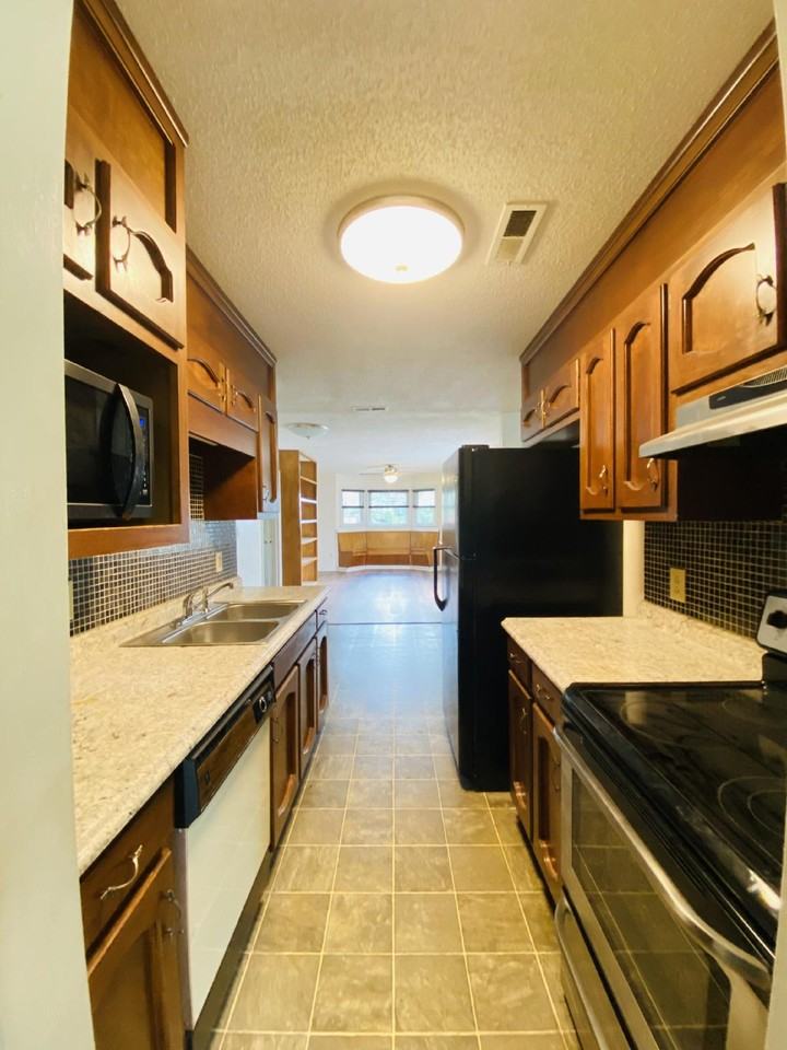 212 S Elton Cir - Photo 4 of 17