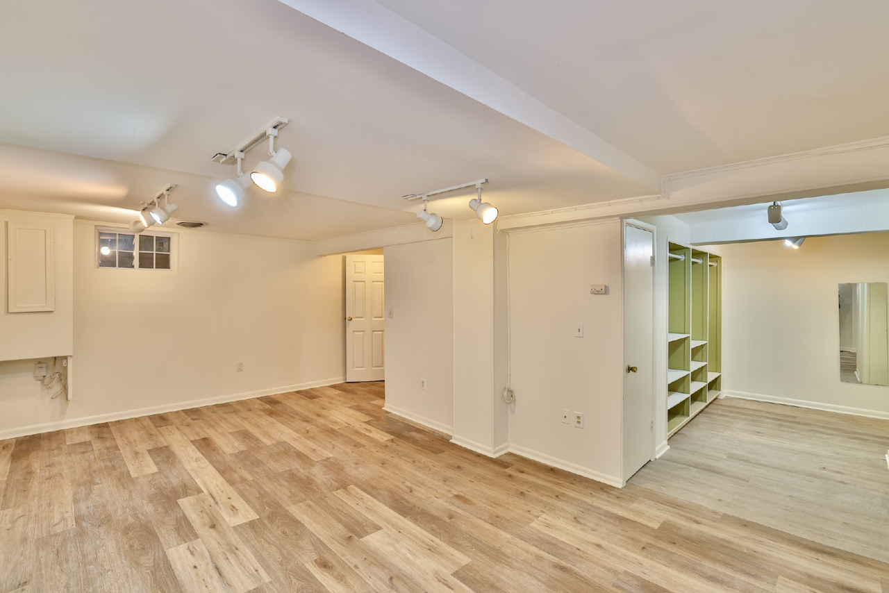 608 Cloverfield Pl - Photo 2 of 18