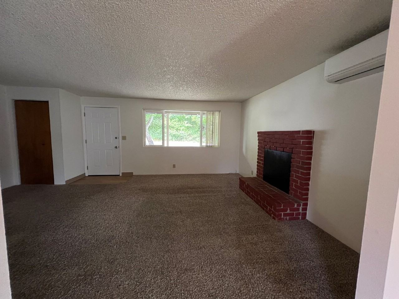 4263 Daisy St - Photo 5 of 19