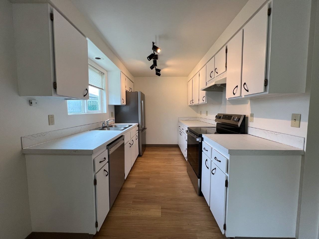 4263 Daisy St - Photo 7 of 19