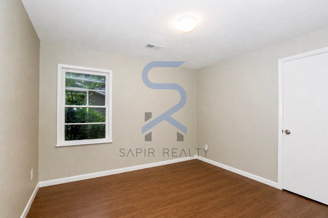 202 Wendan Way - Photo 4 of 13
