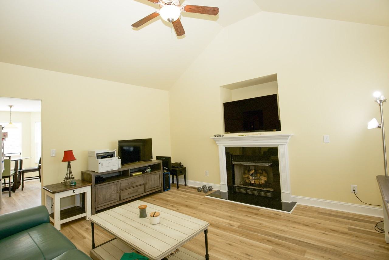 27 True Blue Dr - Photo 5 of 33