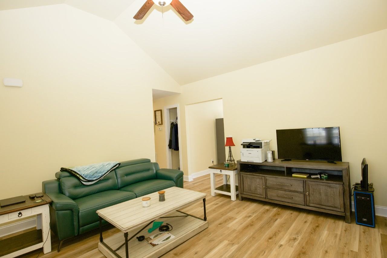 27 True Blue Dr - Photo 7 of 33