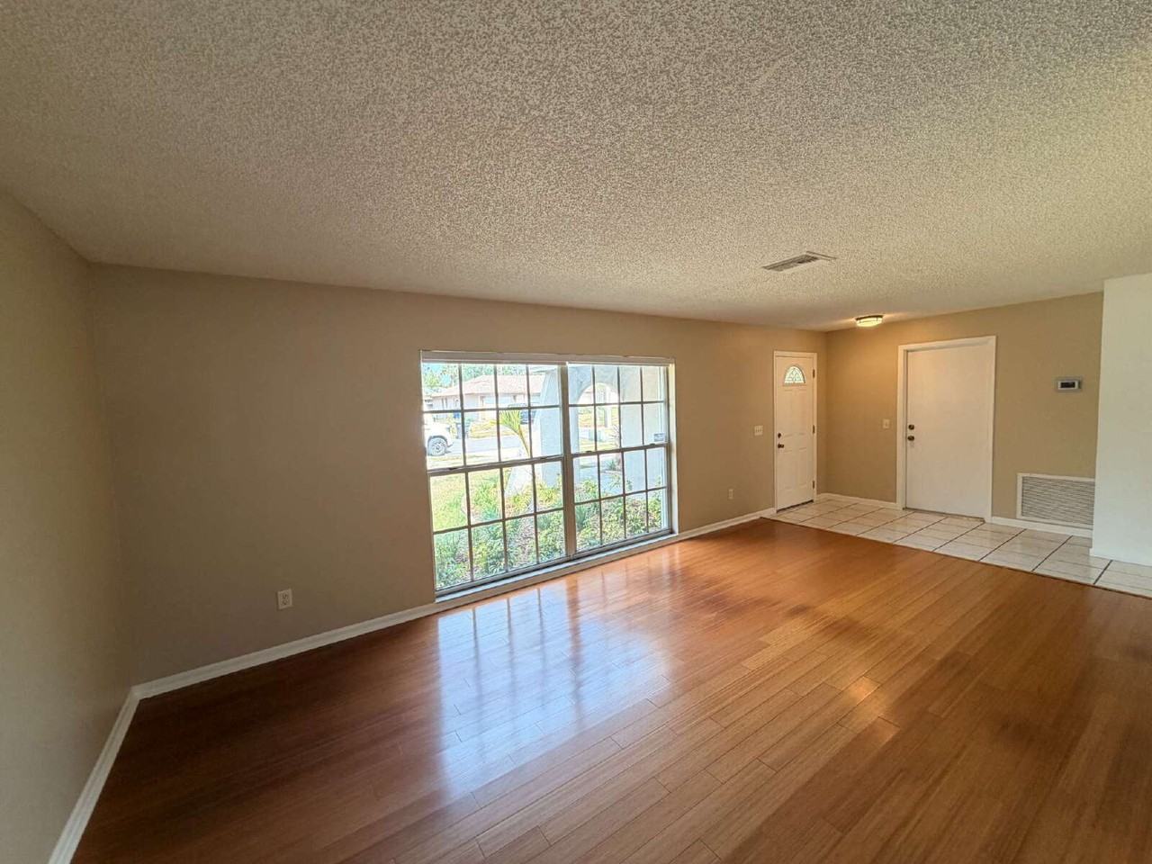 14001 Dominion Ct - Photo 5 of 42