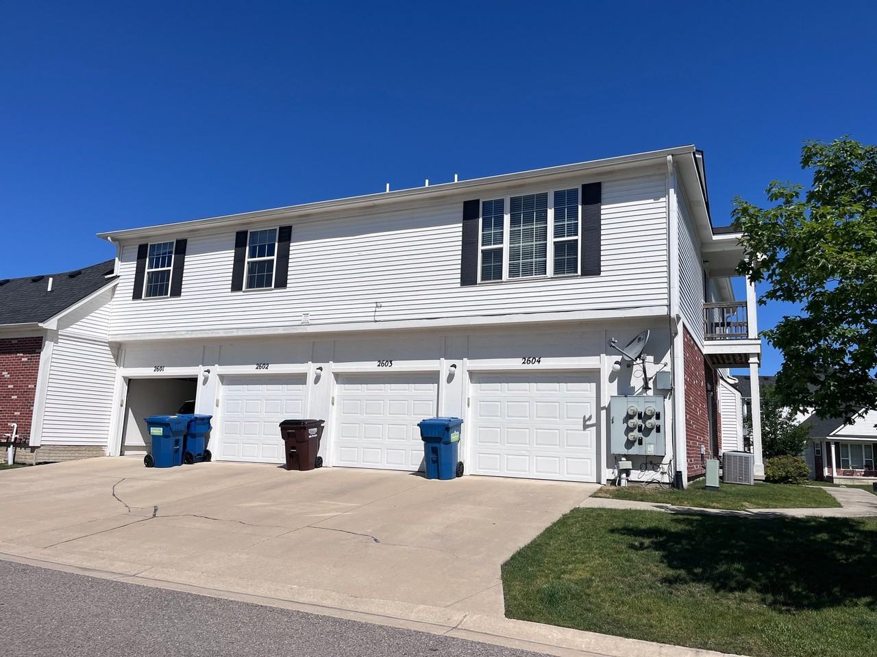 2604 Riversedge Dr - Photo 2 of 25