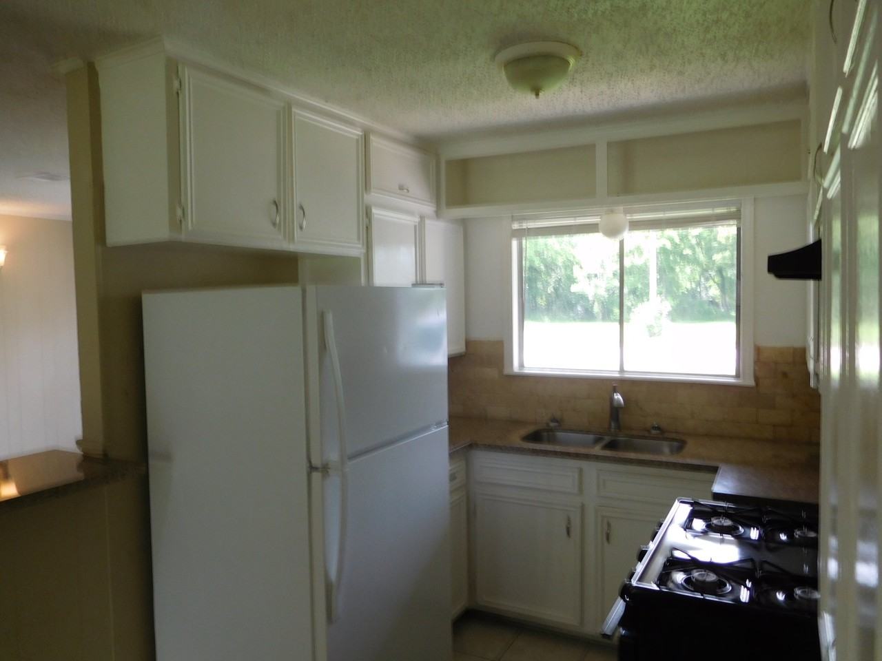 714 Temple Cir - Photo 3 of 8