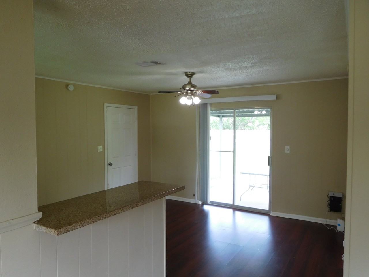 714 Temple Cir - Photo 4 of 8