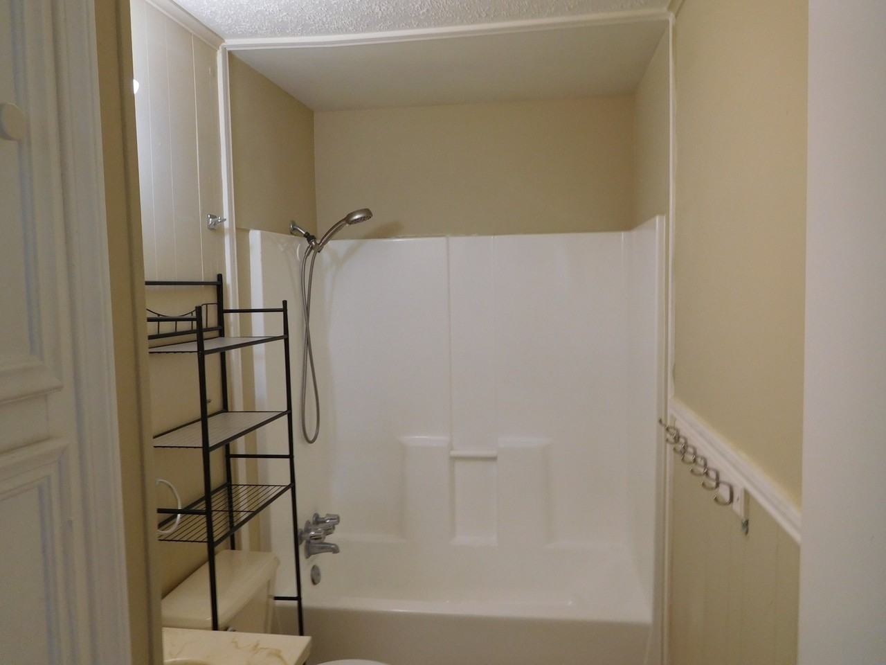 714 Temple Cir - Photo 5 of 8