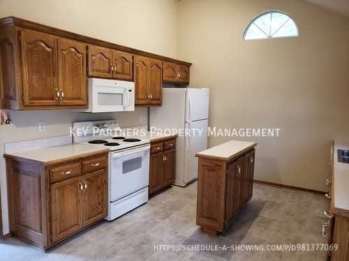 501 Kindred Dr - Photo 4 of 13