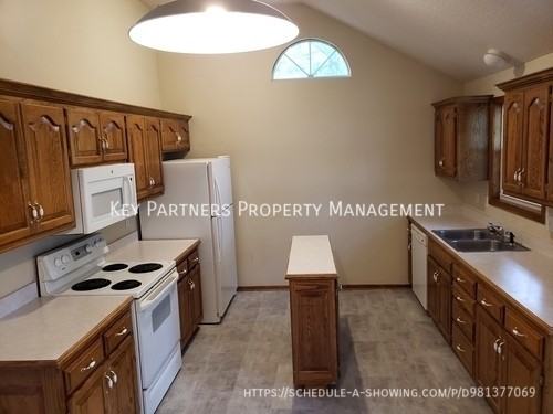 501 Kindred Dr - Photo 5 of 13