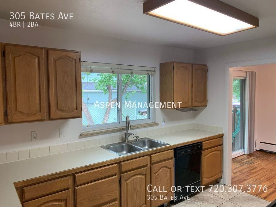 305 Bates Ave - Photo 7 of 23