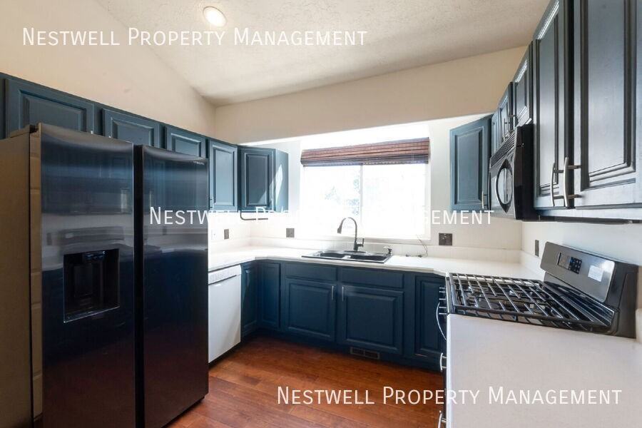 1006 W 550 N - Photo 3 of 21