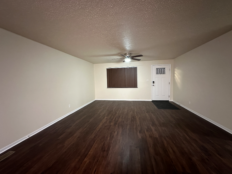 4055 Royal Oak Dr - Photo 2 of 14