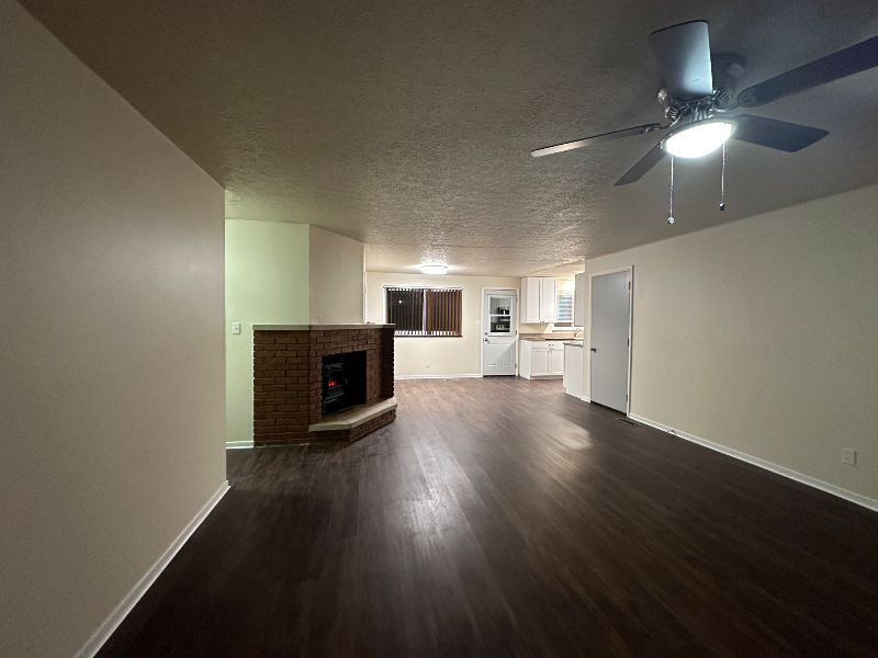 4055 Royal Oak Dr - Photo 3 of 14