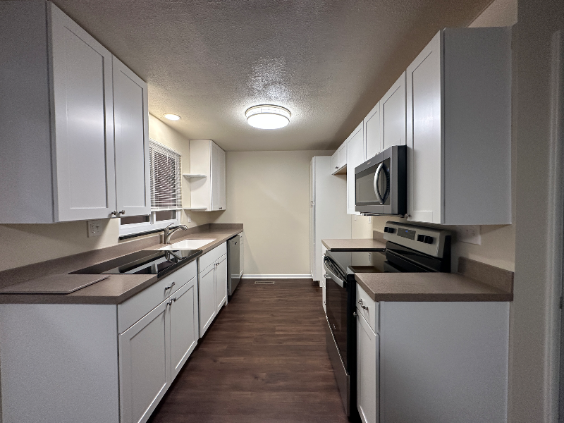 4055 Royal Oak Dr - Photo 4 of 14