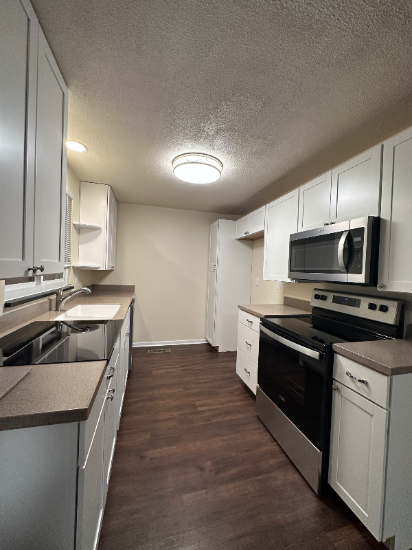4055 Royal Oak Dr - Photo 5 of 14