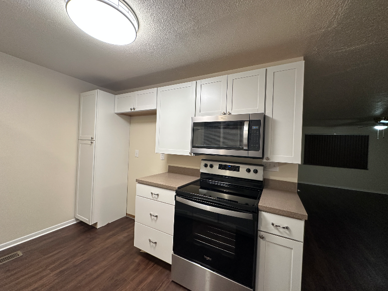 4055 Royal Oak Dr - Photo 7 of 14