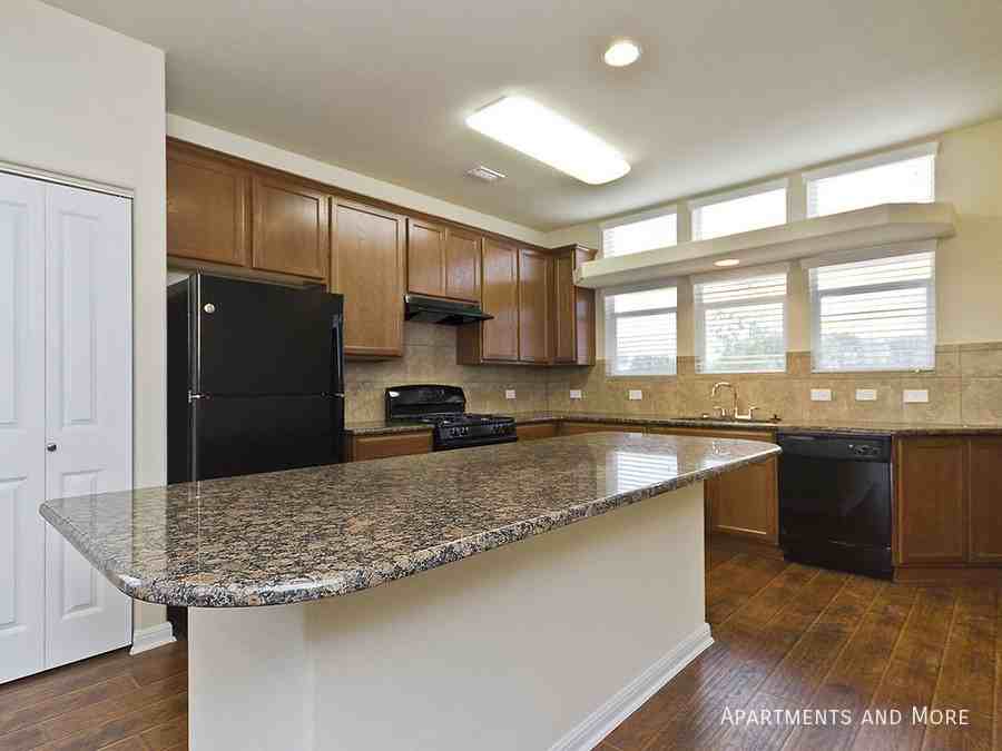 335 Rachel St - Photo 3 of 18