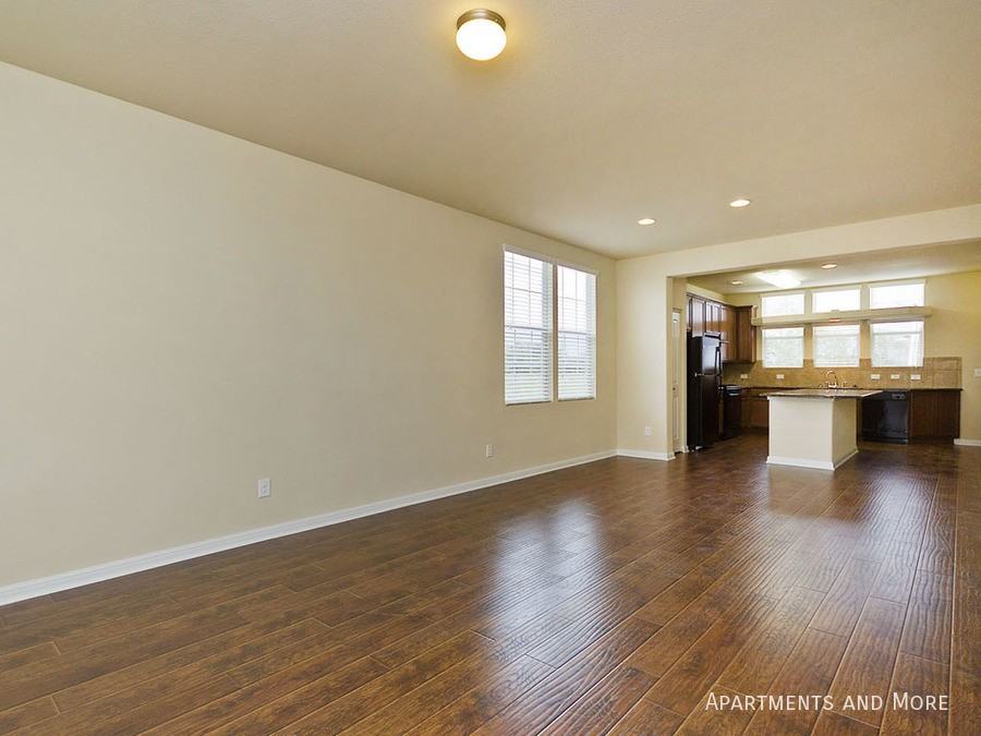 335 Rachel St - Photo 4 of 18