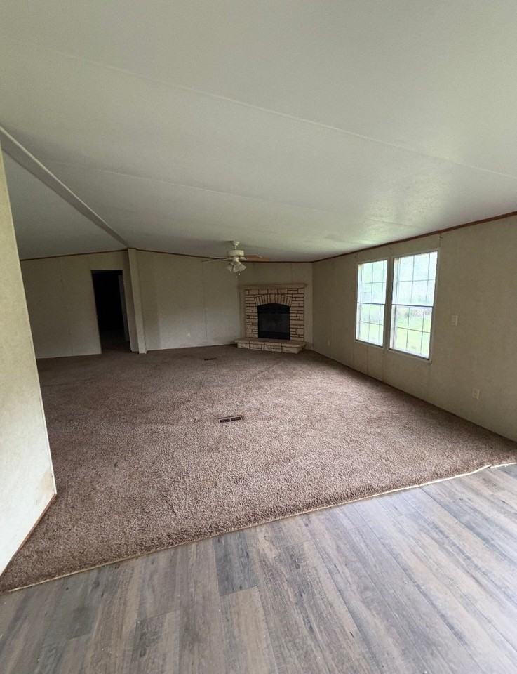 121 Pecan Grove Ln - Photo 2 of 10