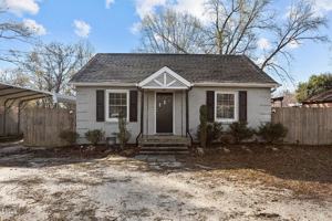 featured image of 211 W Sycamore St