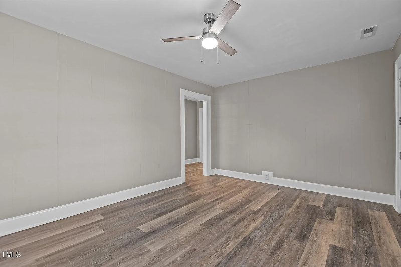 211 W Sycamore St - Photo 5 of 20