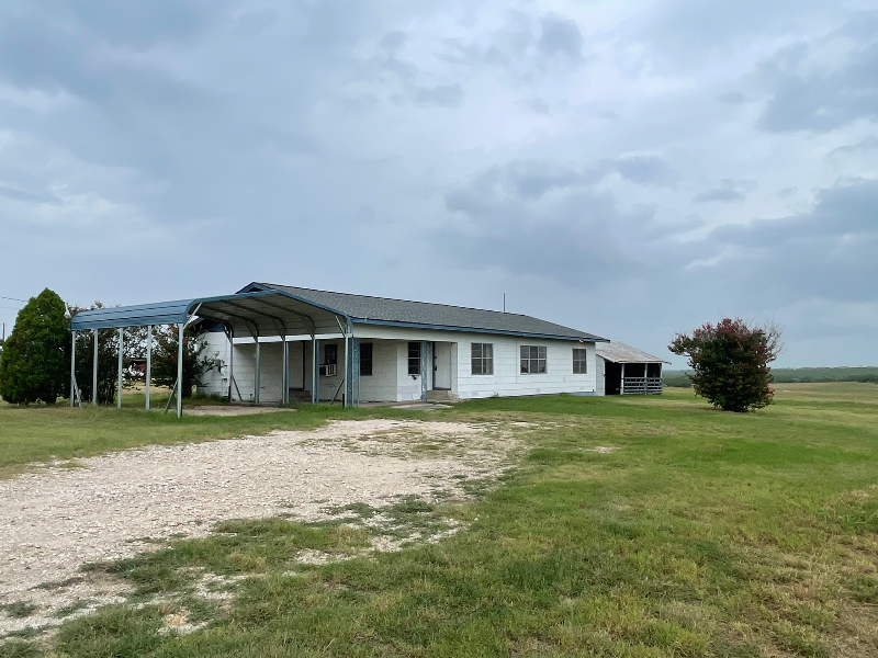 725 Pioneer Rd - Photo 2 of 13