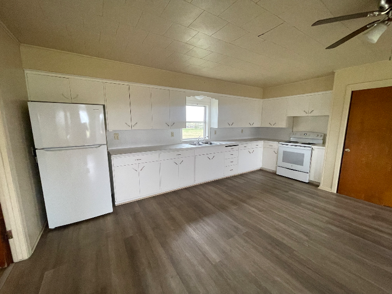 725 Pioneer Rd - Photo 6 of 13