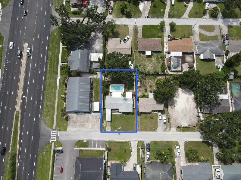 11706 Oban Ave - Photo 3 of 20