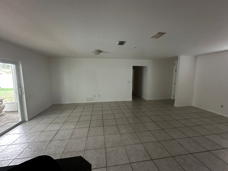 11706 Oban Ave - Photo 5 of 20