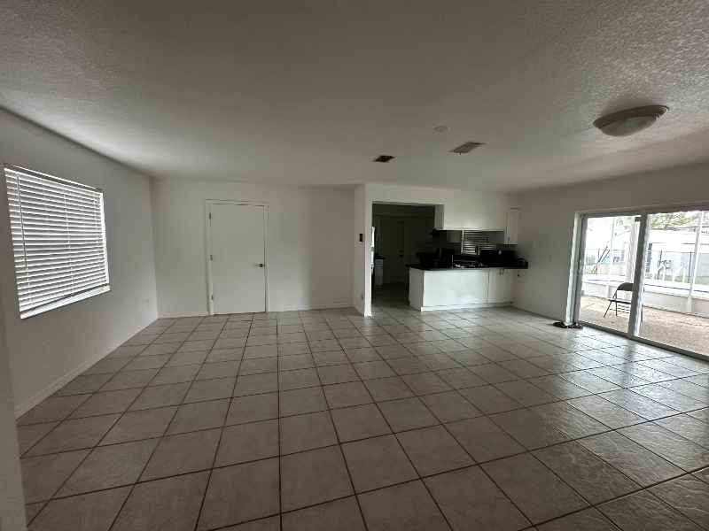 11706 Oban Ave - Photo 6 of 20