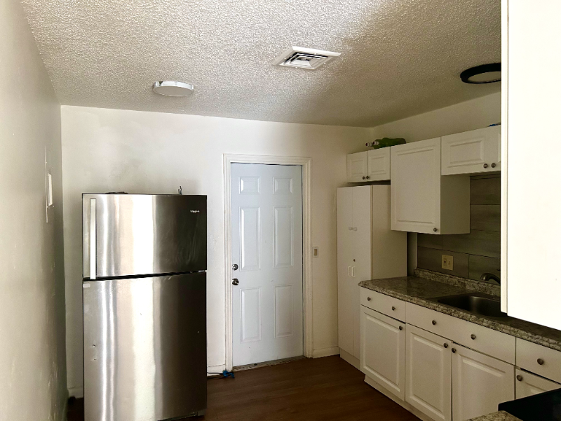 626 W Mango St #A - Photo 3 of 7