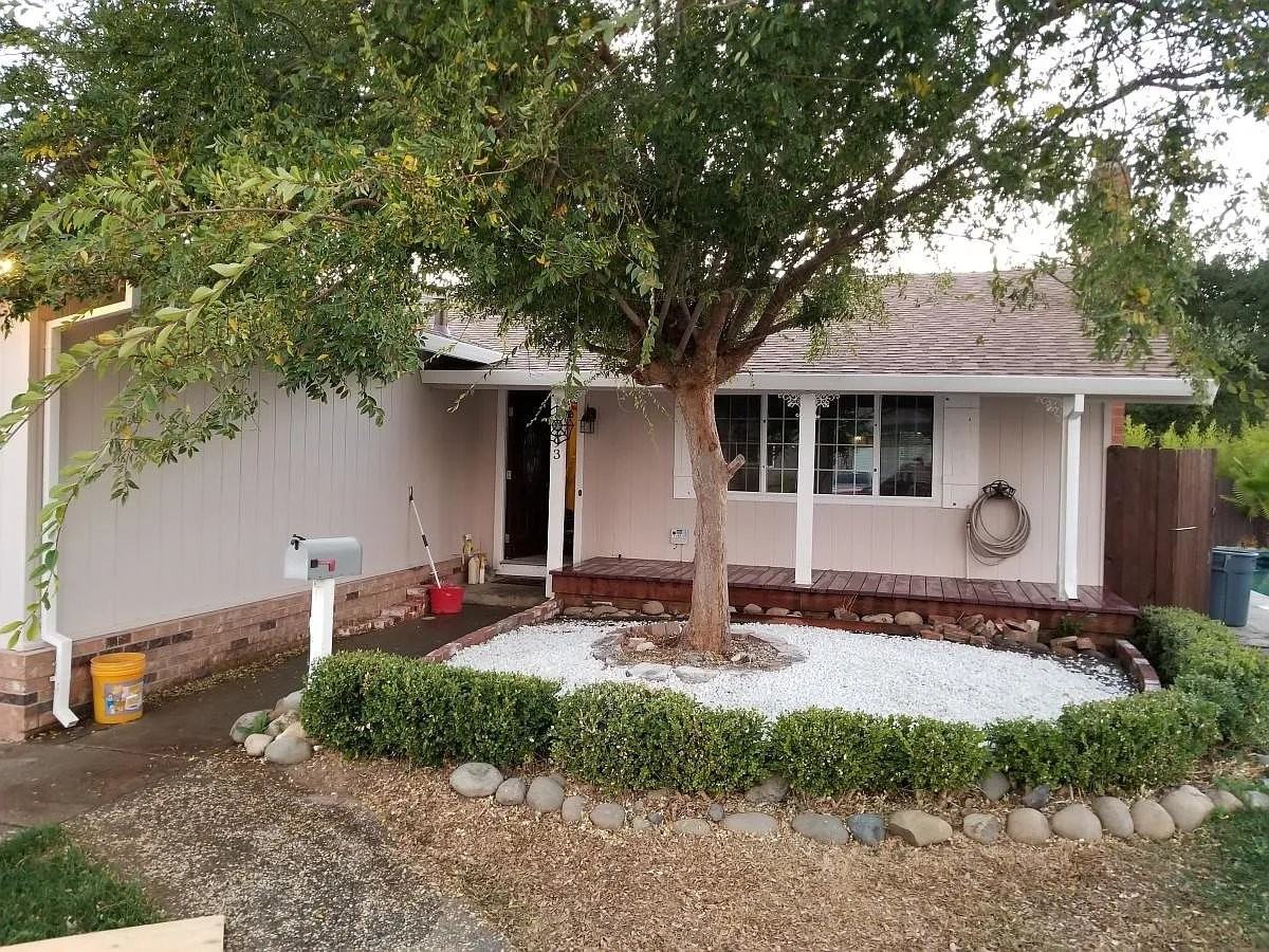 2293 Emerson Pl - Photo 2 of 13