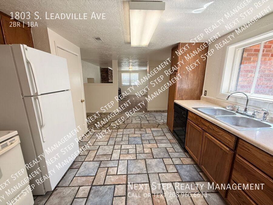 1803 S Leadville Ave - Photo 5 of 16